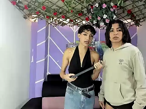 Snapshot of DAHNE_HOT_ chatting on June 7, 2026, 1:37 pm DAHNE HOT online show from June 7, 2026, 1:37 pm