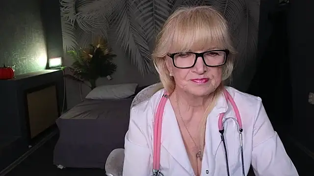 Snapshot of Dr_Mireille chatting on May 8, 2026, 7:25 am Dr Mireille online show from May 8, 2026, 7:25 am