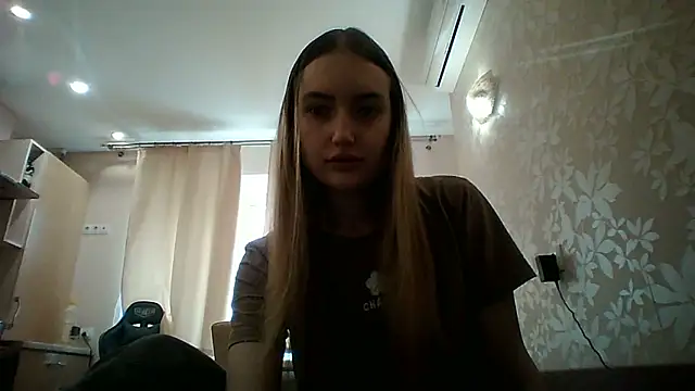 Lisanta online show from April 24, 2026, 8:06 am