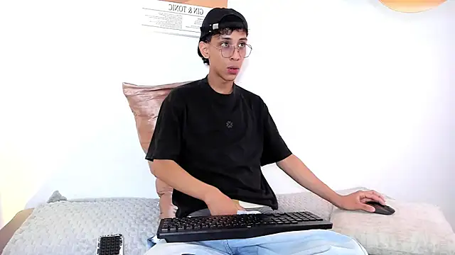 Snapshot of dax_blaze chatting on May 15, 2026, 1:18 pm dax blaze online show from May 15, 2026, 1:18 pm