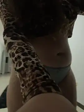 alana lee23 online show from April 27, 2026, 12:41 am