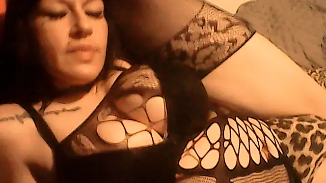 miss luna3 online show from April 26, 2026, 8:45 am