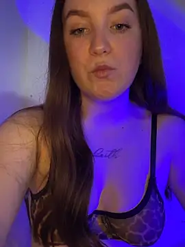 kisaaaaaa online show from April 25, 2026, 2:03 pm