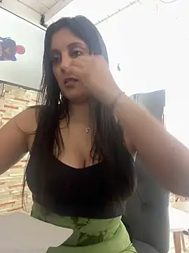 jimena-m online show from May 1, 2026, 8:57 pm