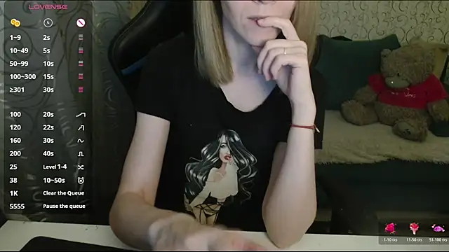  AlliceCullen  online show from April 22, 2026, 6:09 pm