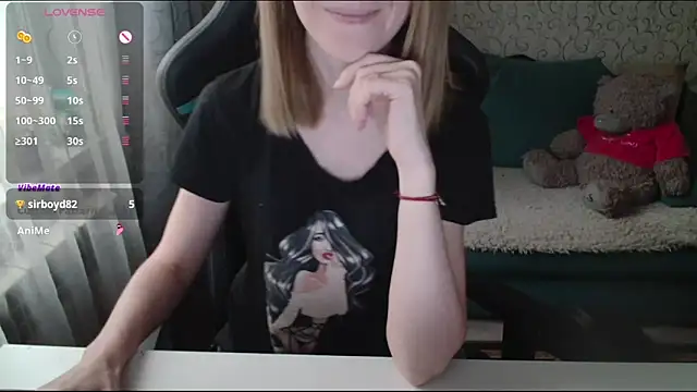  AlliceCullen  online show from April 26, 2026, 3:42 pm