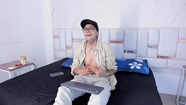 Snapshot of Antony_D_ossa chatting on April 28, 2026, 7:52 pm Antony D ossa online show from April 28, 2026, 7:52 pm