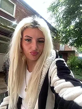 Livistreetxx online show from June 14, 2026, 12:18 pm