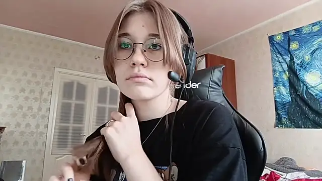 MandieBusby online show from April 22, 2026, 3:02 pm