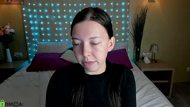 Sandra Ross online show from July 26, 2026, 1:03 am