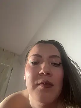 AlyraMoon online show from April 22, 2026, 8:39 am