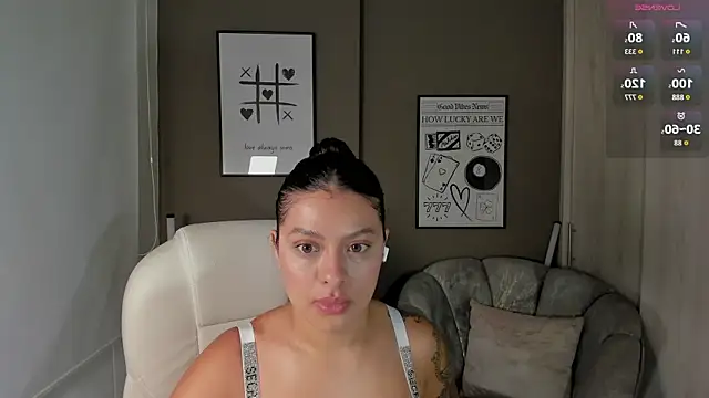 Snapshot of GeorginaMontclair chatting on May 21, 2026, 10:11 am GeorginaMontclair online show from May 21, 2026, 10:11 am
