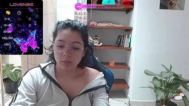 trixietangg online show from April 20, 2026, 4:54 pm