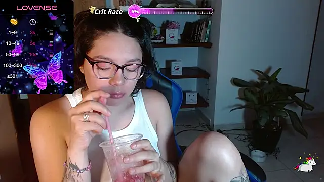 trixietangg online show from April 27, 2026, 2:09 am