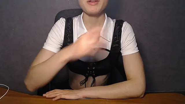 EveLiaka online show from May 27, 2026, 10:07 pm