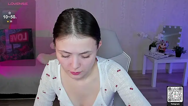 Snapshot of LinnLove chatting on April 30, 2026, 7:04 am LinnLove online show from April 30, 2026, 7:04 am