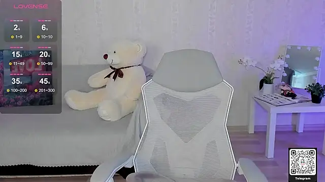 Snapshot of LinnLove chatting on May 6, 2026, 6:41 am LinnLove online show from May 6, 2026, 6:41 am