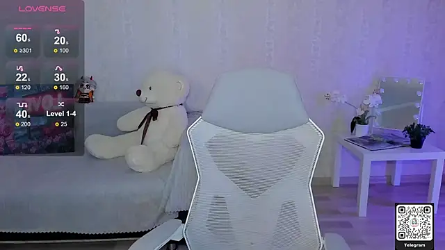 Snapshot of LinnLove chatting on May 10, 2026, 7:02 am LinnLove online show from May 10, 2026, 7:02 am