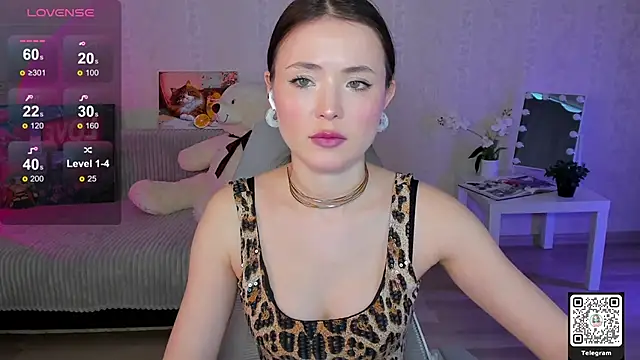 Snapshot of LinnLove chatting on May 16, 2026, 10:36 am LinnLove online show from May 16, 2026, 10:36 am