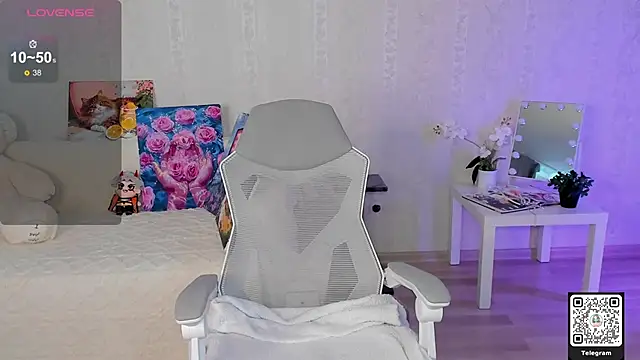 Snapshot of LinnLove chatting on May 23, 2026, 7:02 am LinnLove online show from May 23, 2026, 7:02 am