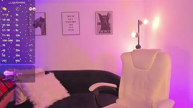 LizzyPonce  online show from April 24, 2026, 6:38 am