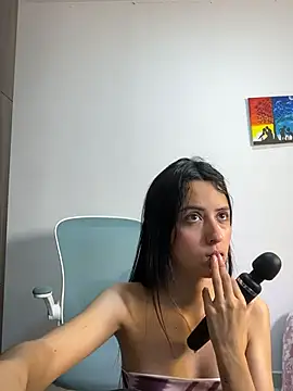 Snapshot of Violetta_cutess chatting on July 9, 2026, 12:48 am Violetta cutess online show from July 9, 2026, 12:48 am