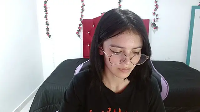 jaide16092020 online show from April 22, 2026, 8:32 pm