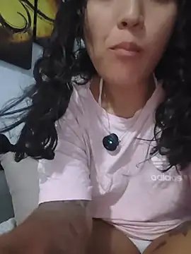 Snapshot of Thanilopera chatting on August 4, 2026, 5:21 am Thanilopera online show from August 4, 2026, 5:21 am