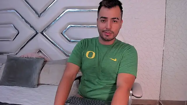 MaximoFerrer online show from April 30, 2026, 11:53 pm