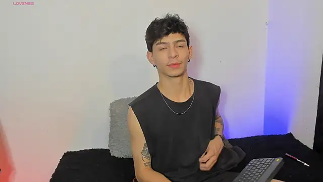 Snapshot of _IanLark chatting on May 19, 2026, 12:27 am IanLark online show from May 19, 2026, 12:27 am