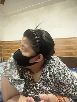hot-couple-0 online show from August 4, 2026, 5:26 pm