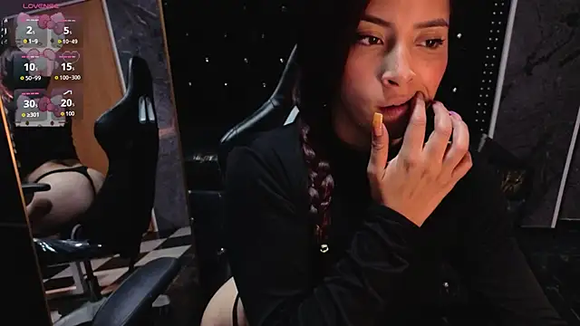 Snapshot of laurab91 chatting on May 20, 2026, 3:34 am laurab91 online show from May 20, 2026, 3:34 am