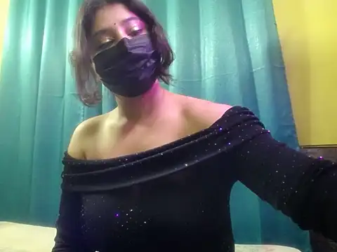 Snapshot of -Queenie chatting on July 2, 2026, 6:47 pm -Queenie online show from July 2, 2026, 6:47 pm