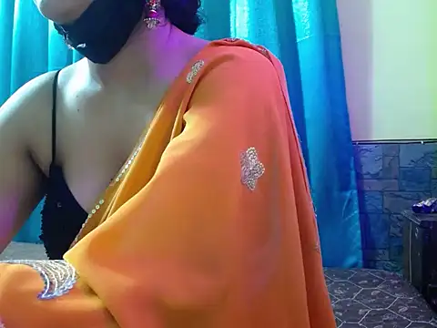 Snapshot of -Queenie chatting on July 7, 2026, 6:34 pm -Queenie online show from July 7, 2026, 6:34 pm