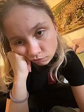 StaceyCross  online show from April 22, 2026, 3:35 pm