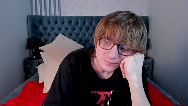 TaylerBev online show from April 23, 2026, 7:09 am