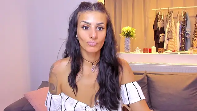 Snapshot of Milfchellle chatting on July 5, 2026, 7:54 pm Milfchellle online show from July 5, 2026, 7:54 pm