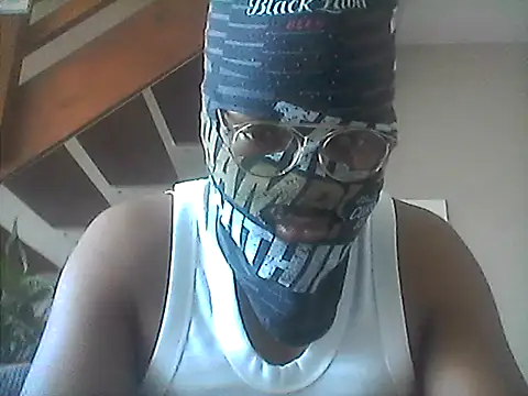 Snapshot of LunjeSA chatting on July 15, 2026, 11:48 am LunjeSA online show from July 15, 2026, 11:48 am
