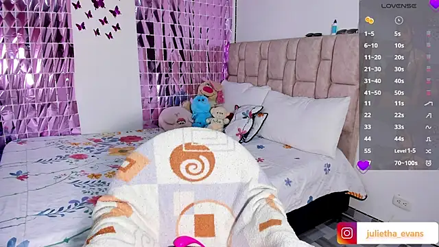 Juliietha Evanss online show from April 25, 2026, 11:13 pm