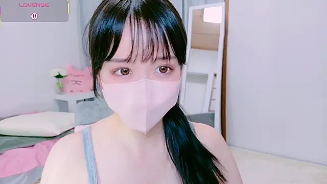 mayu chan  online show from May 6, 2026, 11:48 am