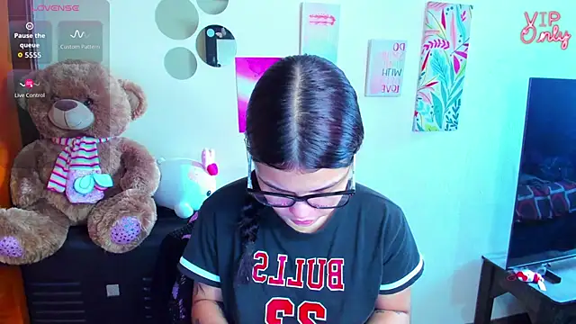 Snapshot of angelina_77 chatting on May 28, 2026, 1:52 pm angelina 77 online show from May 28, 2026, 1:52 pm