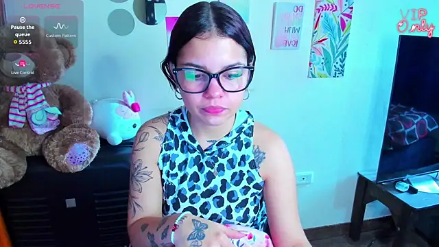 Snapshot of angelina_77 chatting on June 26, 2026, 2:43 pm angelina 77 online show from June 26, 2026, 2:43 pm