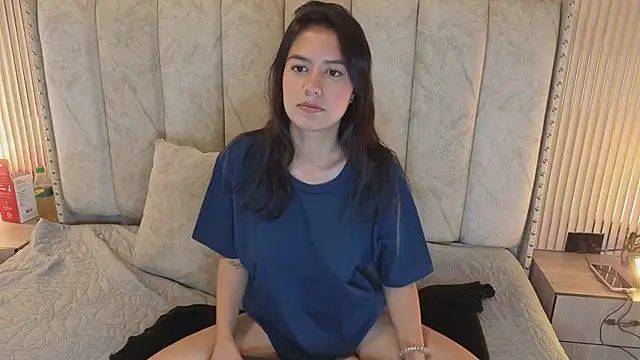 Snapshot of Alahia_Bloom chatting on June 22, 2026, 12:02 pm Alahia Bloom online show from June 22, 2026, 12:02 pm