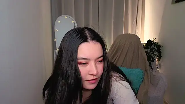MomoRins online show from May 13, 2026, 9:55 pm