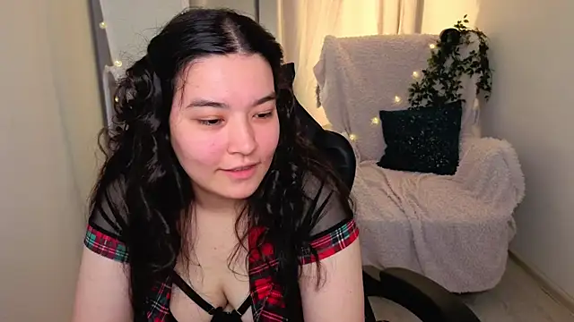 MomoRins online show from May 20, 2026, 10:05 pm