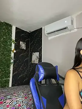 Snapshot of ValentinaLux_Oficiall chatting on June 22, 2026, 6:27 pm ValentinaLux Oficiall online show from June 22, 2026, 6:27 pm
