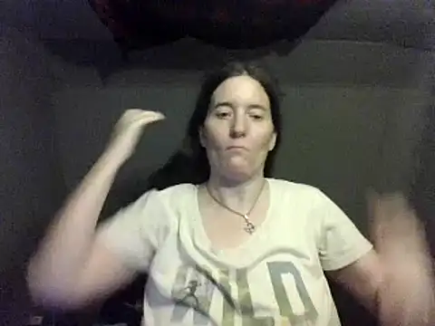 Snapshot of Mini83 chatting on June 8, 2026, 9:37 pm Mini83 online show from June 8, 2026, 9:37 pm