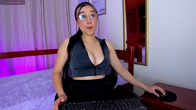 Snapshot of Elisabetta_Amour chatting on May 25, 2026, 10:10 am Elisabetta Amour online show from May 25, 2026, 10:10 am