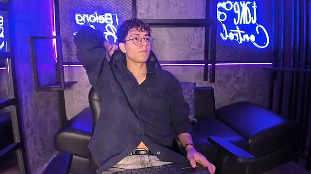 AngeloBellini online show from April 28, 2026, 12:54 pm