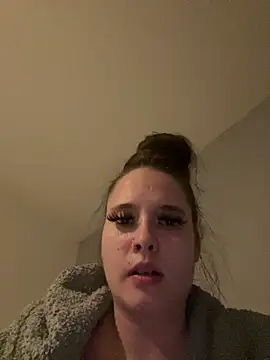 Poppylooloo online show from May 12, 2026, 7:55 pm